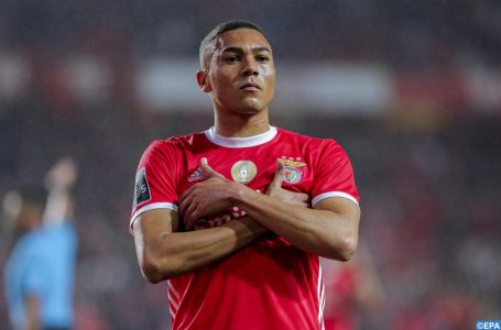 epa08182909 Benfica`s Carlos Vinicius celebrates after scoring a goal against Belenenses SAD during their Portuguese First League soccer match held at Luz Stadium, Lisbon, Portugal, 31th January 2020.  EPA-EFE/MIGUEL A. LOPES