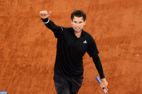 epa08714991 Dominic Thiem of Austria reacts after winning against Casper Ruud of Norway their men?s third round match during the French Open tennis tournament at Roland ?Garros in Paris, France, 02 October 2020.  EPA-EFE/IAN LANGSDON