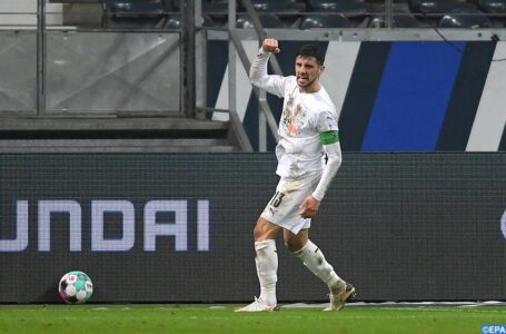 بطولة ألمانيا لكرة القدم.. نادي بوروسيا مونشنغلادباخ يمدد عقد لاعبه لارس ستيندل