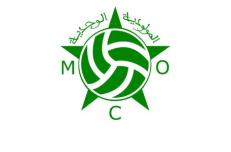 المولودية الوجدية ينفصل عن المدرب عبد السلام وادو