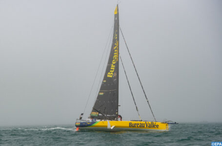 Vendée Globe: Le skipper Louis Burton prend les commandes pour la première fois