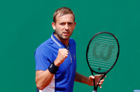 Monte-Carlo: Daniel Evans rejoint Tsitsipas en demi-finales