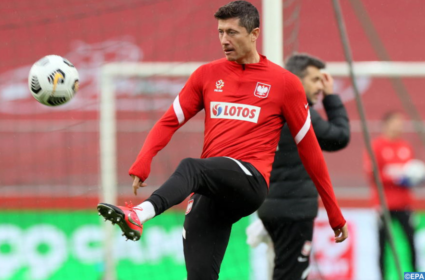 Foot: Lewandowski forfait contre l&rsquo;Angleterre, incertain pour Bayern-PSG