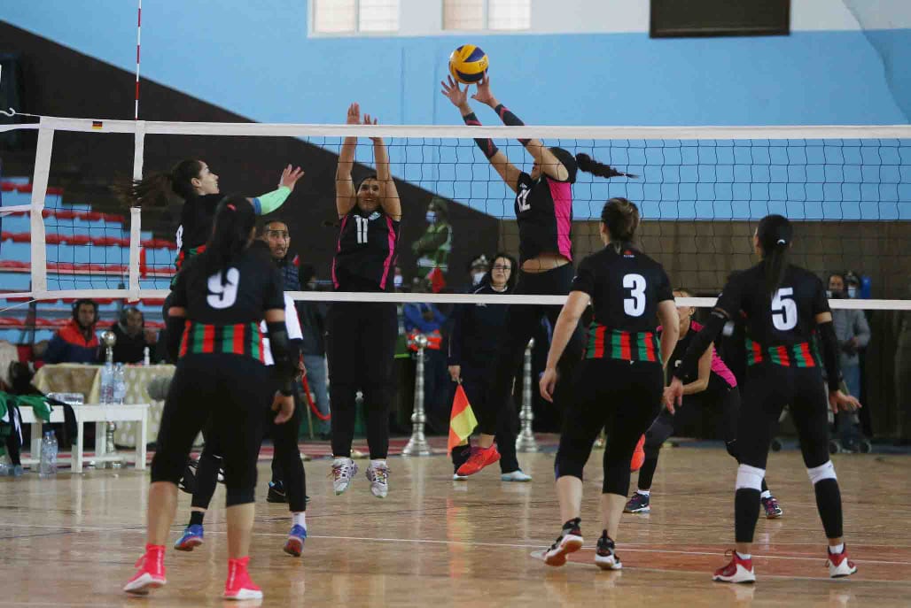 Coupe du Trône de volleyball (Dames): L’AS FAR a remporté le titre aux dépens du Difaâ d&rsquo;El Jadida