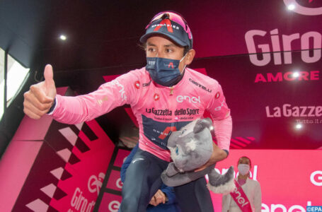 Tour d&rsquo;Italie: le Colombien Egan Bernal remporte la 16é étape
