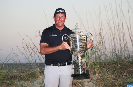 Golf: L&rsquo;Américain Mickelson remporte le championnat de la PGA