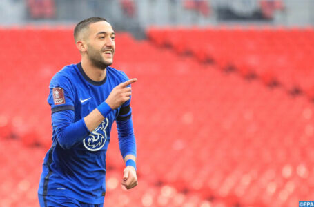 Premier League: Chelsea retarde le sacre de Manchester City, Ziyech buteur