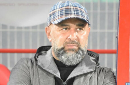 Abdelhak Benchikha, l’entraîneur algérien qui a gagné le cœur des Doukkalis