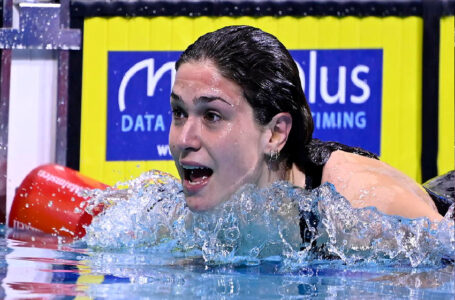 الإيطالية بيلاتو تحطم الرقم القياسي العالمي لسباق 50م سباحة على الصدر