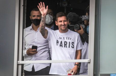 Foot: Lionel Messi signe au Paris Saint-Germain (Club)