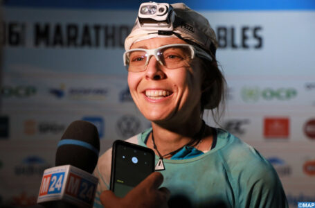 Marathon des sables (4ème étape): Anna Comet s’impose, Aziza El Amrany s’invite parmi le trio de tête