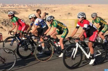 لحاق الصحراء الدولي النسوي للدراجات : رجاء شاكر تفوز بالمرحلة الأولى