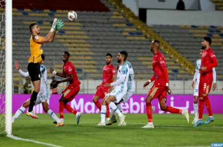 البطولة الوطنية الإحترافية “إنوي” (الدورة ال21).. فريق الرجاء الرياضي يتعادل مع الوداد الرياضي في الديربي البيضاوي ال 134 (2-2)