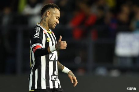 Football: Neymar prolonge avec Santos jusqu&rsquo;à la fin de l&rsquo;année