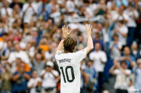 بطولة إيطاليا.. مودريتش ينضم إلى ميلان قادما من ريال مدريد