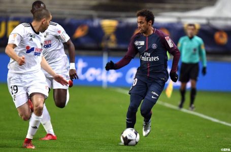 المغربي وليد الحجام يوقع لعامين مع بوردو