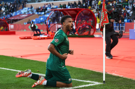 منتخب جنوب إفريقيا يتقدم على زيمبابوي بثلاثة أهداف مقابل هدفين