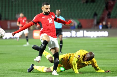 مصر تتفوق  على زيمبابوي (2-1)
