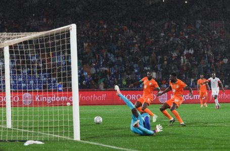 أماد ديالو يفك شفرة الدفاع الموزمبيقي