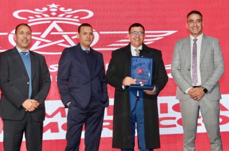 “الكان 2025” .. الخطوط الملكية المغربية تحتفي بشغف كرة القدم